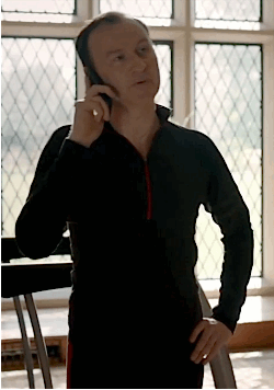 sassylikesassafras:  sherlock-undercover:  Holmes brothers, talking on the phone with style.  the hips don’t lie 