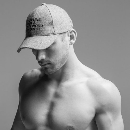 foto-maniac3: Kerry Degman photographed by Luc Braquet