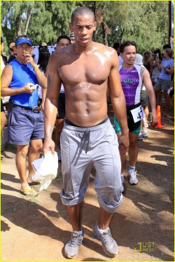   Mehcad Brooks: Shirtless Triathalon!