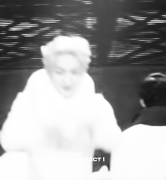 oncloud-onew:  Onew’s goodbye to the fans! (waves) *bows* (lingers for a little)