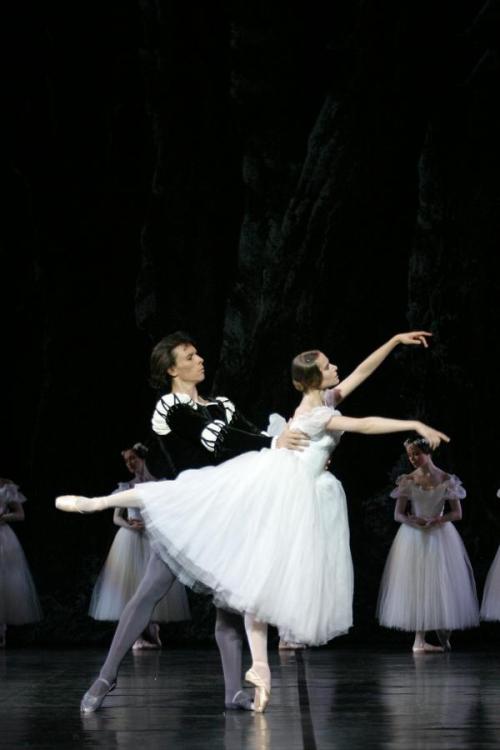 kameliendame: Nicolas Le Riche and Laetitia Pujol in Giselleph. Laurent Philippe