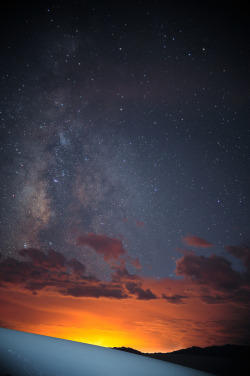 -vvaste:  White Sands, Black Mountains, Red