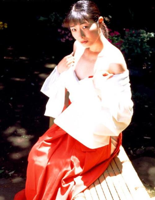Miho Anzai - Miko Shrine maiden More Cosplay Photos & Videos - http://tinyurl.com/mddyphv New Videos - http://tinyurl.com/l969dqm