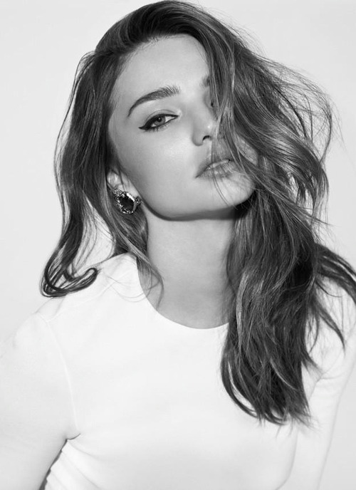 kristoffball:  Miranda Kerr sports a casual California hairstyle.