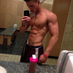 keepemgrowin:  Young buck, checking out his progress… 