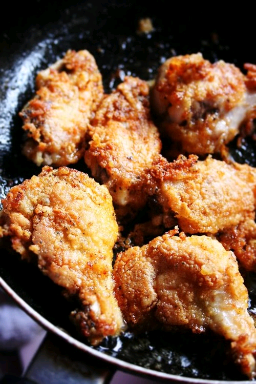 verticalfood:  Sticky Garlic Wings 
