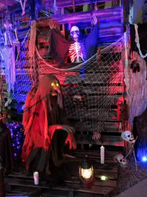 Here’s some pics from this year’s front-yard haunt! I’ve been trying to post them 