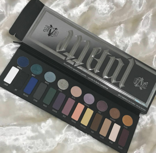 MAKE UP GIVE AWAY :)! Hey Beautifuls This Is My Give Away For 1 Lucky Person Since I Don’t Wear Make