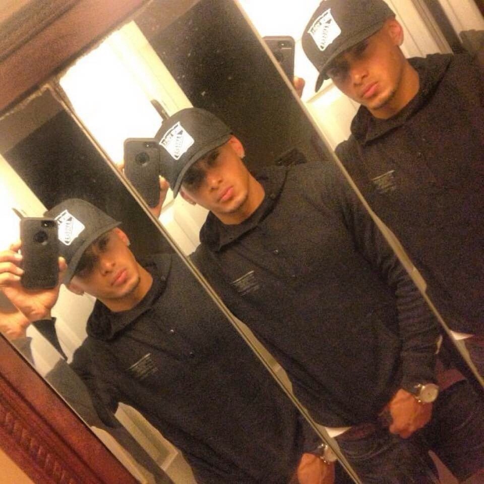 toniopr:  mandingoniggas:  New York | bisexual | his kik: latinthug69  Mm