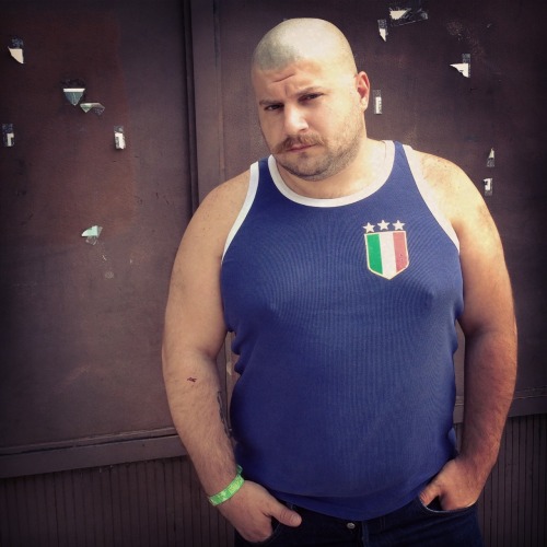 sepdxbear:  How does he keep getting hotter bearjewnyc:  New look. 