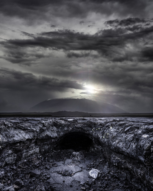 itscolossal:  Moody Views of Hawaii’s Rugged adult photos