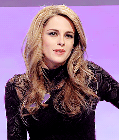 melindasordinos:Kristen Stewart as Gisele Bündchen - Saturday Night Live 