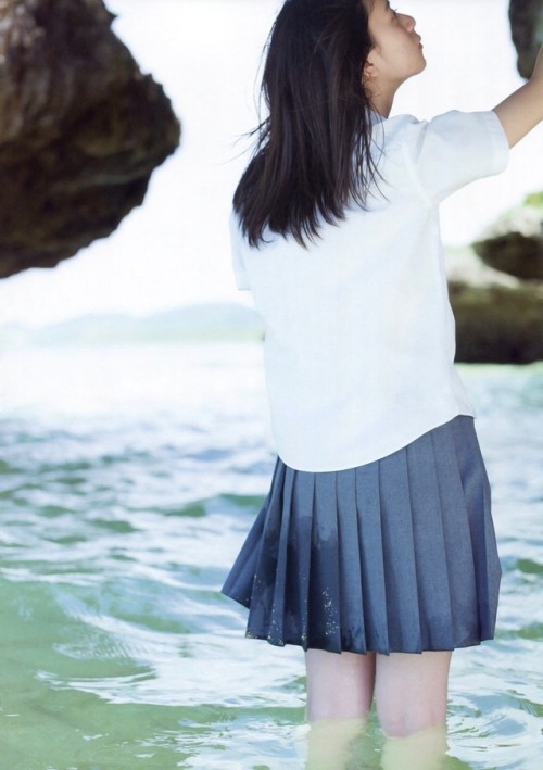 sakagumi46: 乃木坂46 齋藤飛鳥 / 1st 写真集『潮騒』edit 夏音(caon) ❹(トリミング・補正など) reblogged with tintum.