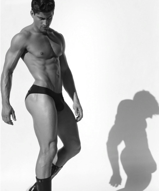 hnbw:  Logan Swiecki-Taylor for RUFSKIN Tom of Finland hombres naturales dot com