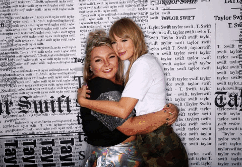 this-swiftie-beat:reblog for good luck