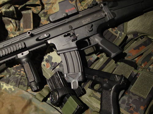 FN Herstal SCAR-L Mk 16 and Glock 18 machine pistol.