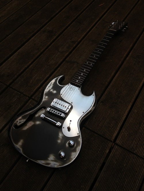 (via SG custom - Cutomized - Meloduende Guitars)