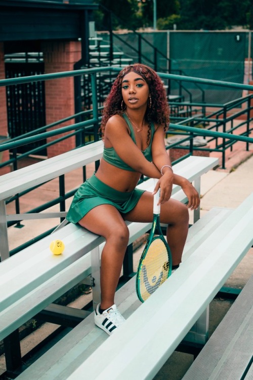 bootygawddess:serving looks all 2018. ✨: @_kimon on instagram.