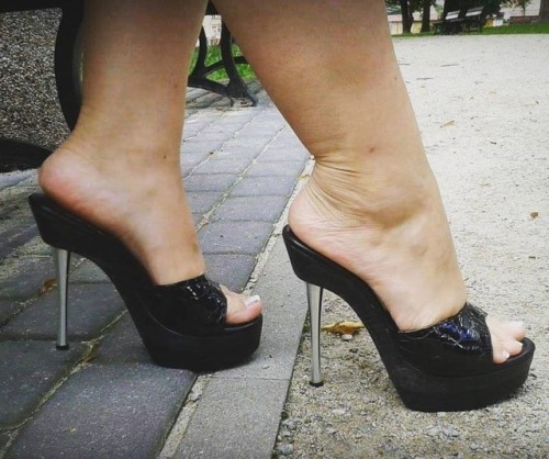 stilettomules:Stilettomules.com Find sexy stiletto mules, slippers, sandals, stripper heels, platfo