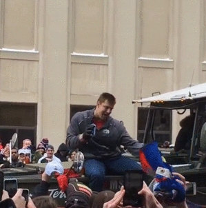 edelmenkowski:  GRONK LIKE SUPERBOWL VICTORY.VICTORY MEANS SUPERBOWL PARADE.