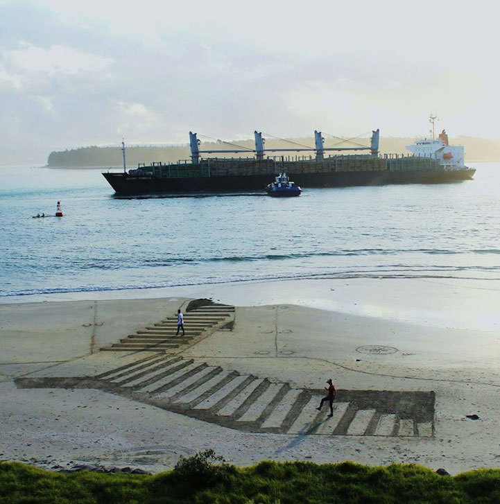 asylum-art:  Amazing 3D Sand Drawings Give Beach a New Dimension by Jamie Harkins