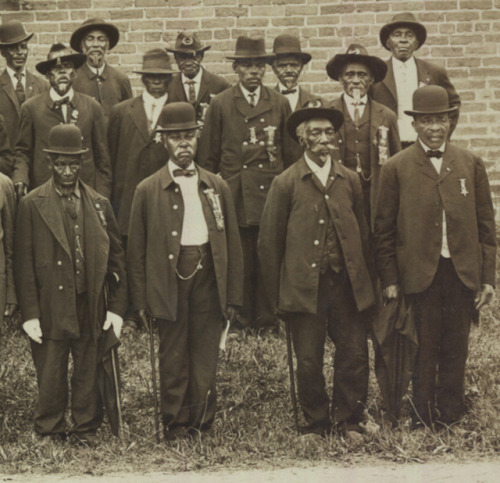 revoltedstates:Black Civil War veterans in Norfolk, VA, 1910.Grand Army of the Republic Reunion Phot