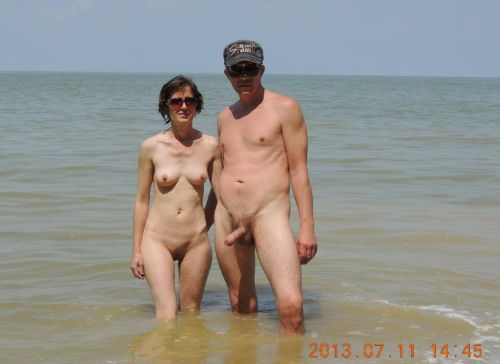 Amateurlovin:Wish I could get hard at the beach like he does…Enjoy more amateurs having fun or send your submission to www.amateurlovin.tumblr.com