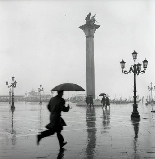 redguitarrr: Running man by Dmitri Kasterine, Venice, 1962