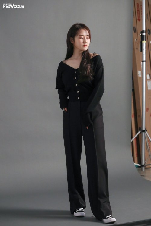 Behind the scenes of Heo Gayoon photoshoot from REDWOODS 