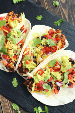 the-veggiekitchen:  Vegan 7 Layer Tacos /