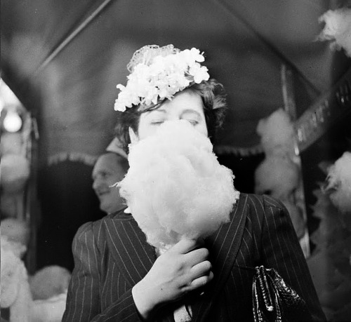 24hoursinthelifeofawoman:“UNKNOWN WOMAN EATING COTTON CANDY” BY NINA LEEN