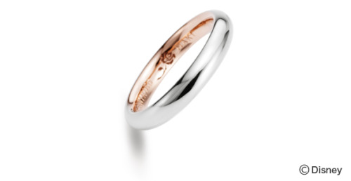 heckyeahdisneymerch:  lilyliqueur:  Enchanted Rose Wedding Bands  Oh, because the roses on the inside aren’t absolutely stunning enough. 