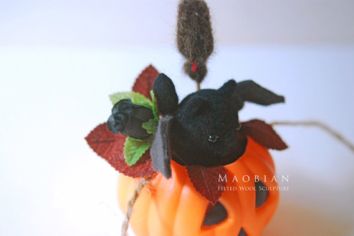  Happy Halloween !These works were finished in last year. Little bat and little black cat disguised 