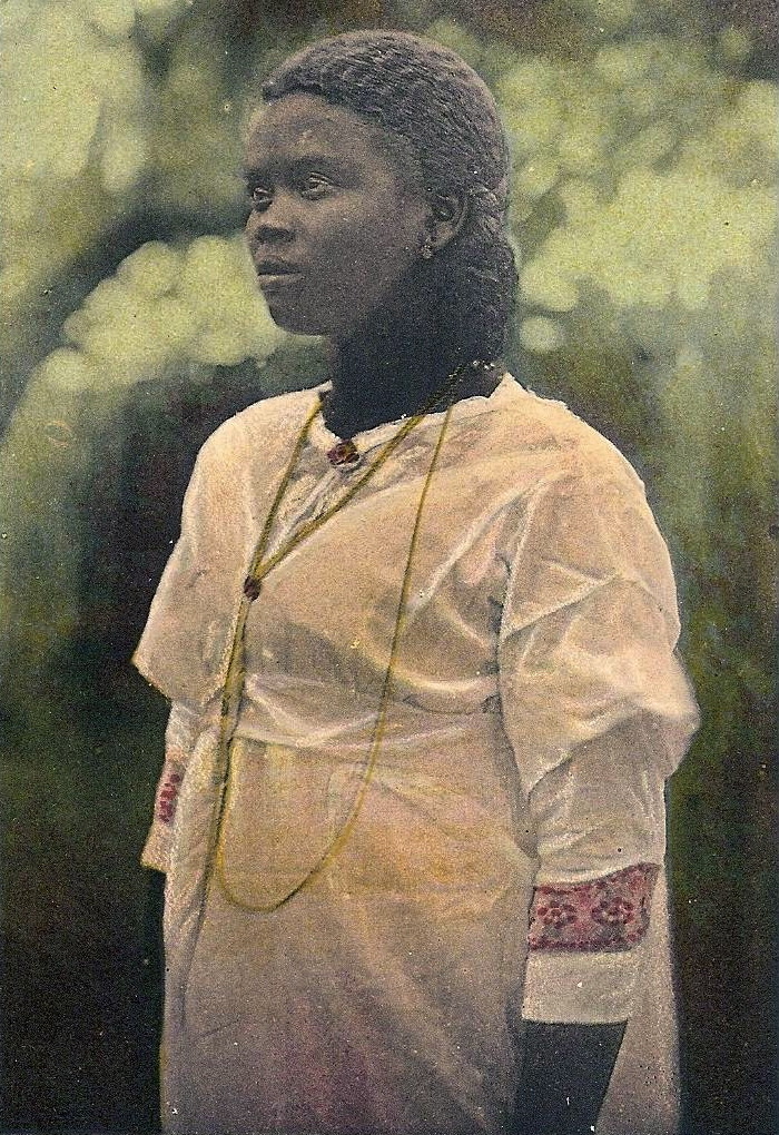 iluvsouthernafrica:  Madagascar: Vintage portraits of Malagasy women. 