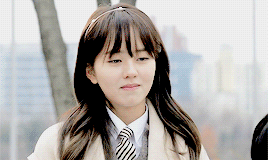 banghae:Yoo Seul looked much prettier while laughing than I thought.