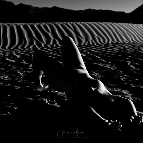 jerryseyes:Last gasp…”Date In The Dunes”with Stevie MacaroniLovely black and white shots in the dune