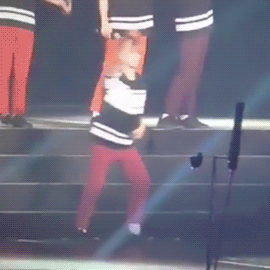 loveisartificial: glorious-soobooty:  Beakhyun drew a heart in the air and spin kicked