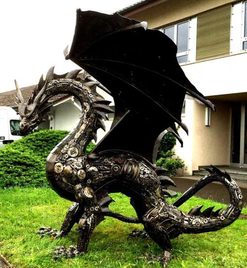 thefabulousweirdtrotters:  Scrap Metal Dragons by Recyclart