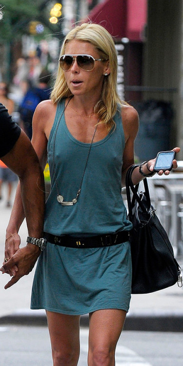 glenpur:  thefleetingglimpse:  Kelly Ripa  Wish all lady’s walked around like this