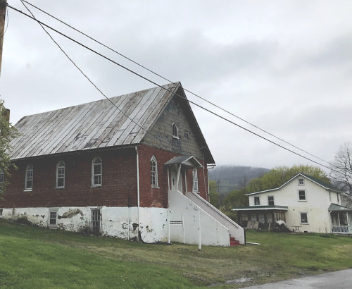 maggie-stiefvater:Yesterday I drove around Harpers Ferry &amp; Boliver, WV, prowling for a very 
