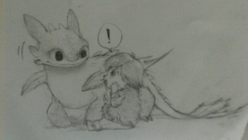 graphrofberk:dragonsfromthewilderwest:Baby hiccup and toothless (｡･ω･｡)(ﾉ*&gt;∀