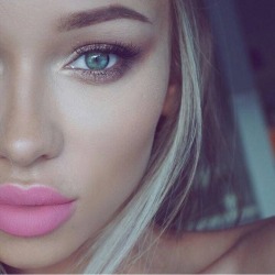 lingeriesheaven:  #makeup #perfection 