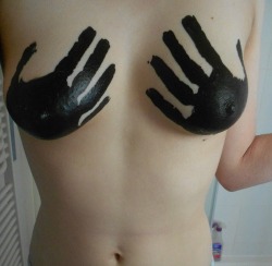 soft-kittie:  Great Halloween costume - all she needs is panties that say “wet paint&quot; and a painters cap.  I love this!