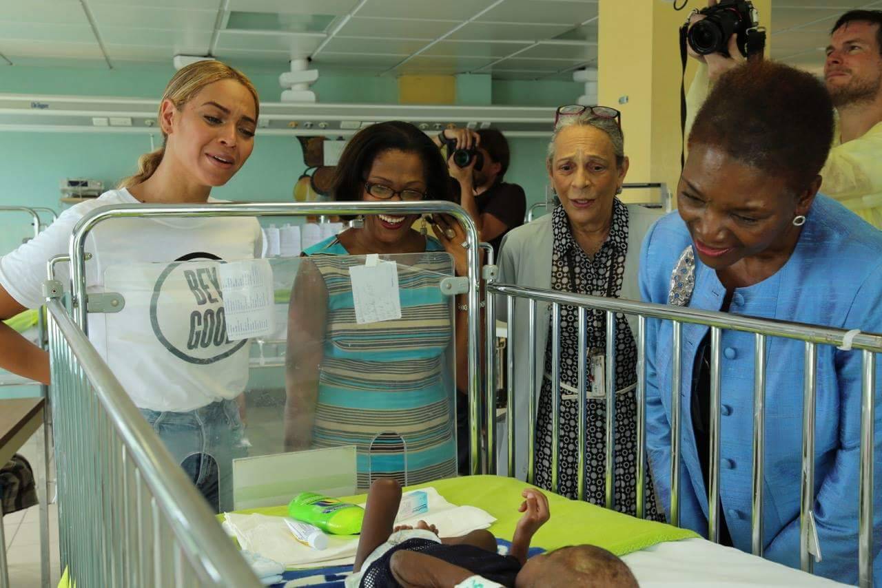 beyonce-is-irreplaceable:  Beyoncé in Haiti