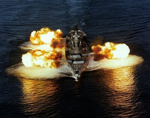 warhistoryonline: Aerial bow view of USS New Jersey firing her nine 16-inch guns simultaneously on either side of her, 30 December 1986. http://wrhstol.com/2wUJuqe