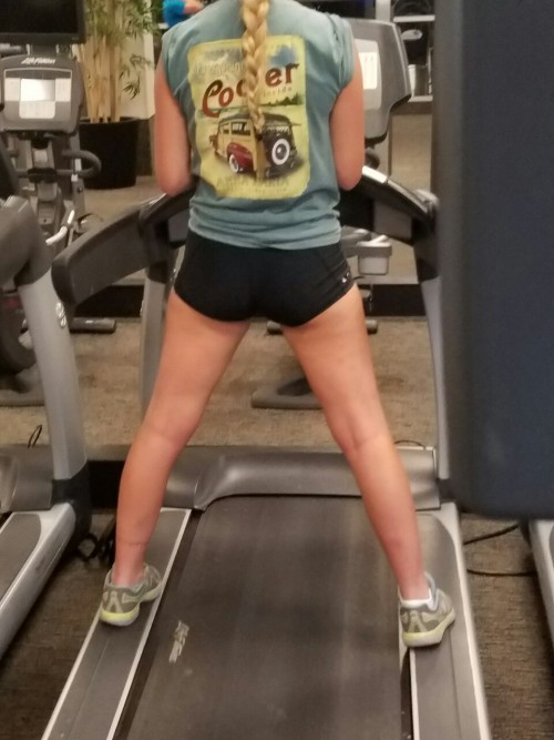 candidcreeper: Nice gym ass Thanks for the submission!