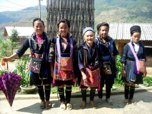 The Black H’Mong people of VietnamThe Black H’mong women are famous for making cloth from hemp and d