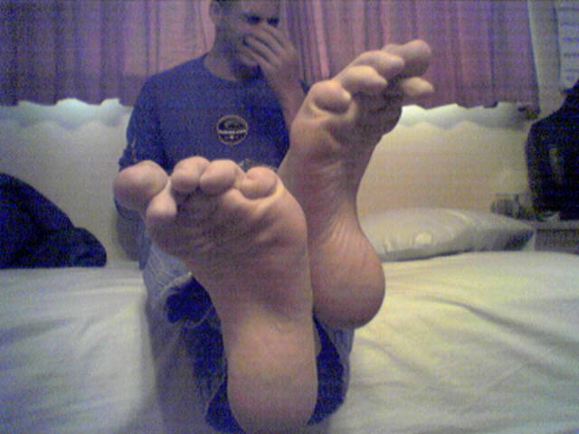 captain-guy-feet:  jamestmedak:  Dorm room deviousness. This guy turned into a campus