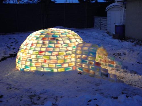 coolthingoftheday:A couple from Edmonton, Canada built a colored igloo in their yard.(Source)
