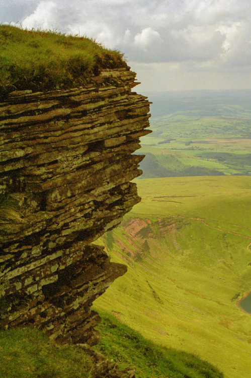 1998: Stunning Welsh countryside of the Brecon Beacons, whose unique geomorphology is primarily the 
